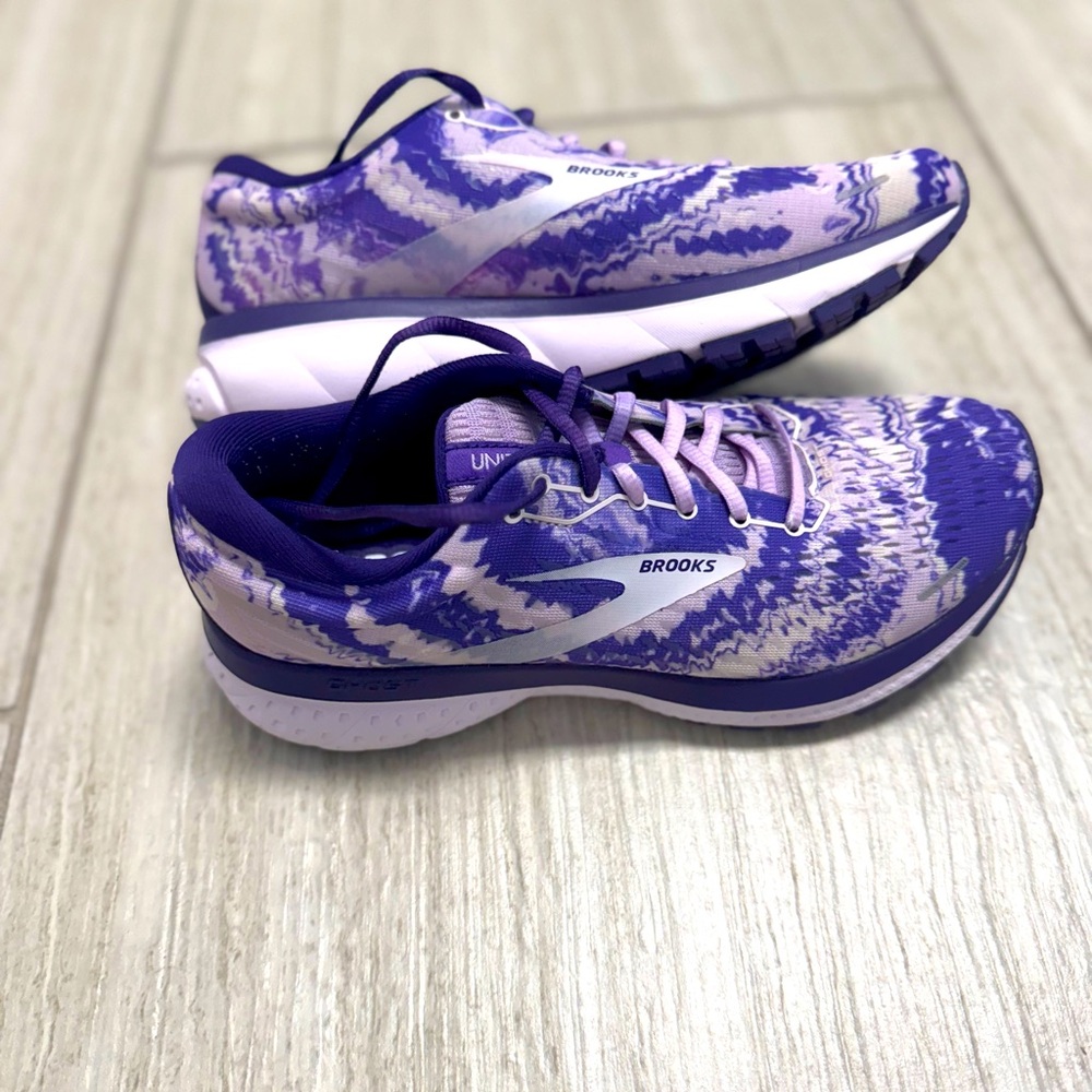 Womens Brooks Ghost size 7.5